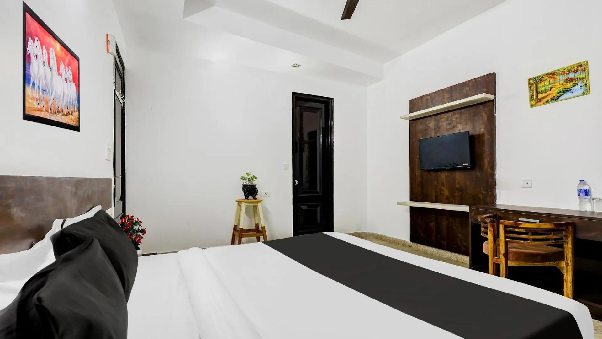 Super Townhouse Mayfield Garden Nearby Golf Course Road Gurgáon Szálloda