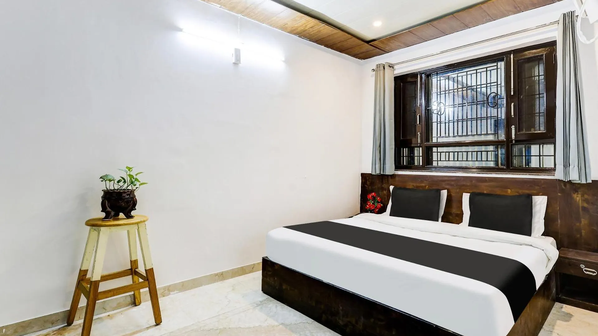 Super Townhouse Mayfield Garden Nearby Golf Course Road Gurgáon Szálloda