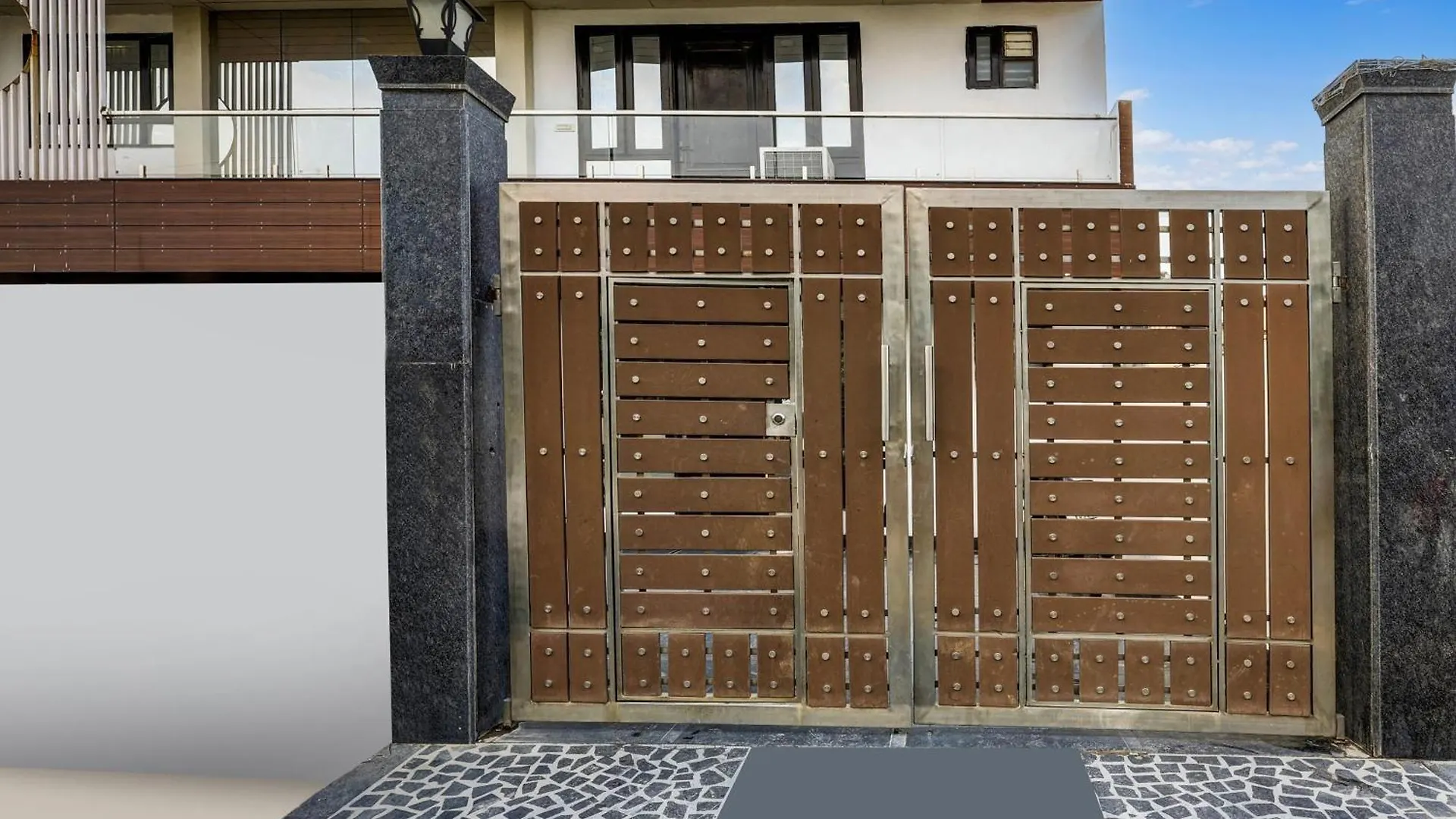 Super Townhouse Mayfield Garden Nearby Golf Course Road Gurgaon 0*,