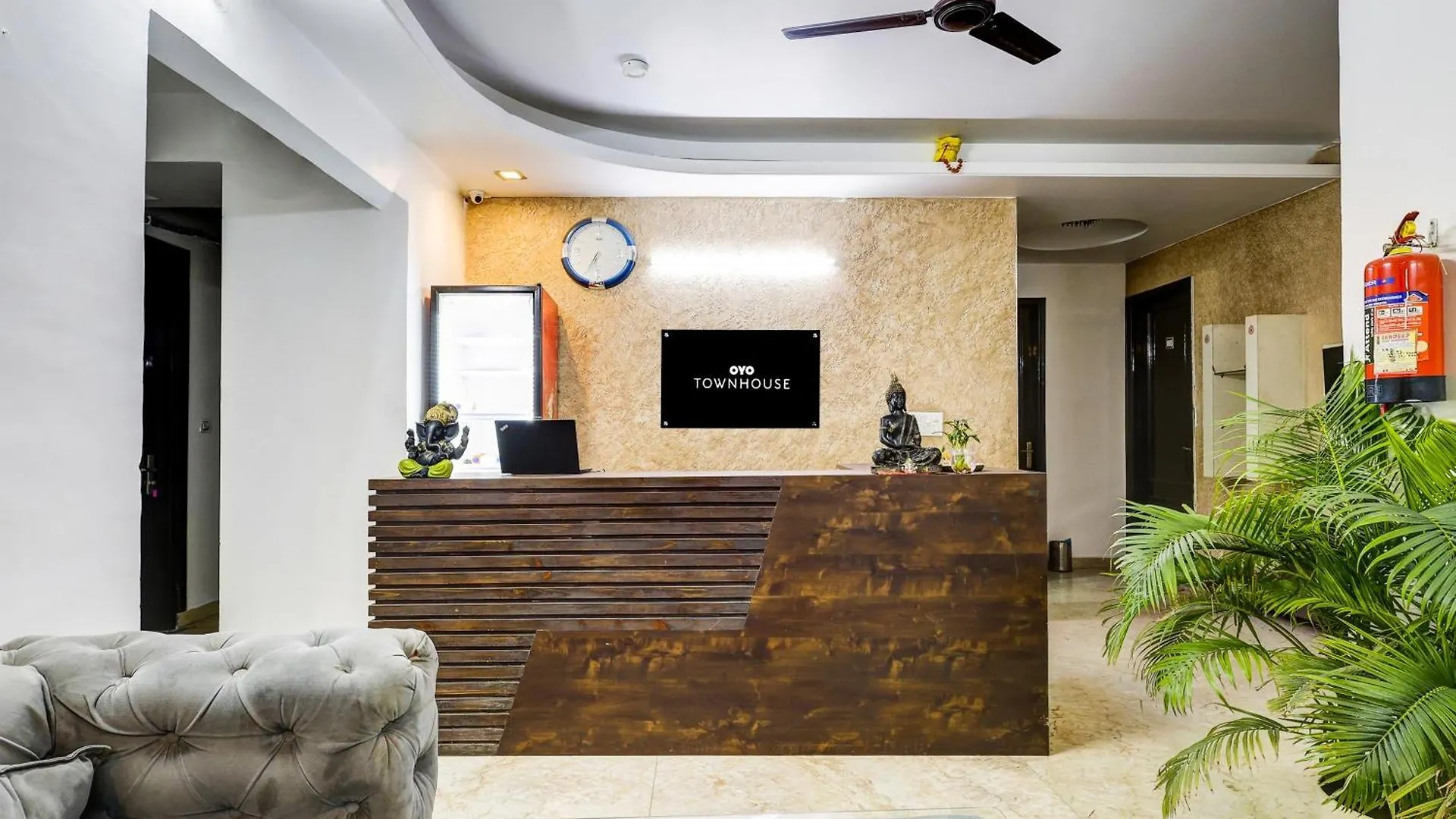 Hotel Super Townhouse Mayfield Garden Nearby Golf Course Road Gurgaon India