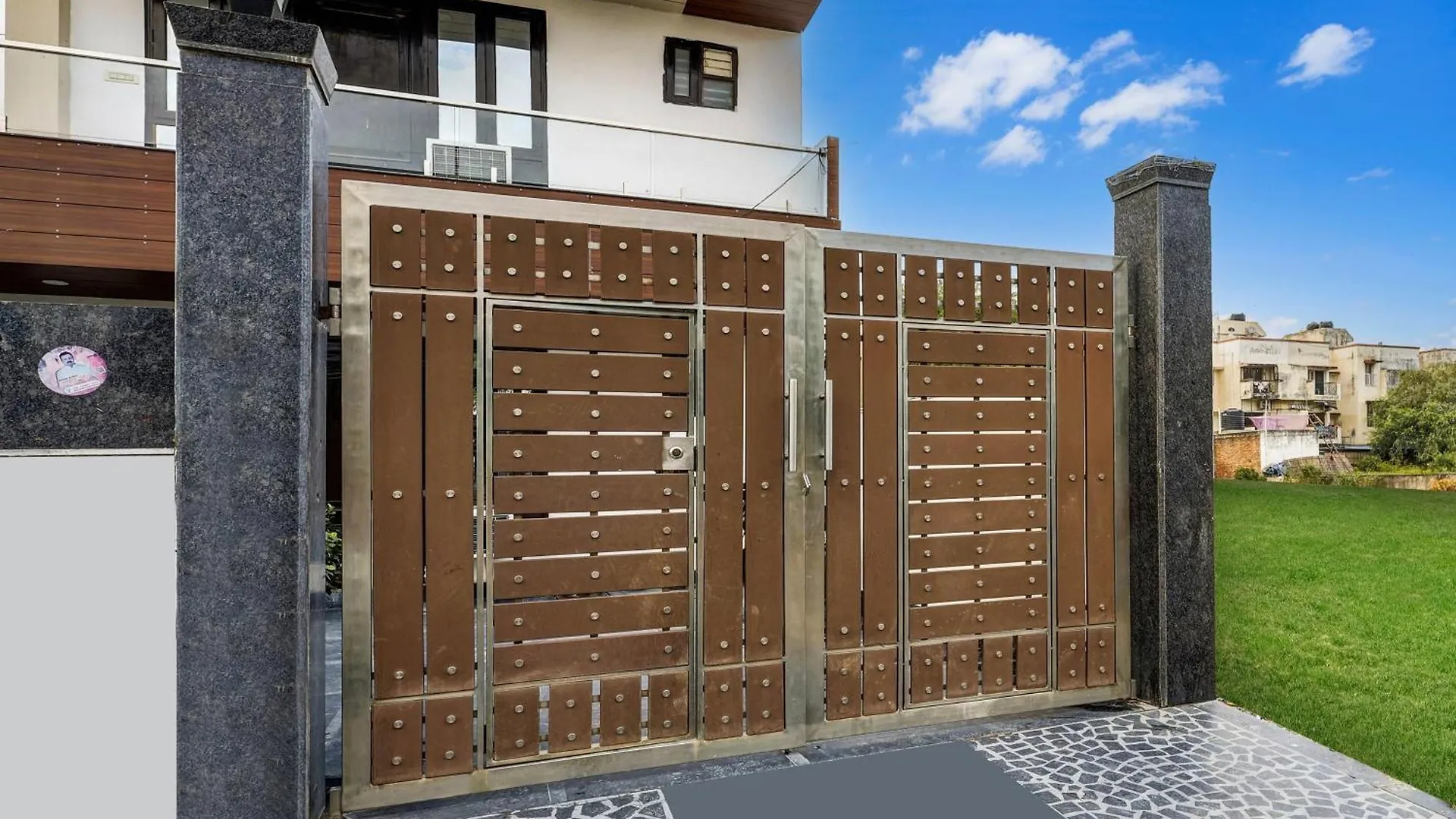 Super Townhouse Mayfield Garden Nearby Golf Course Road Gurgaon